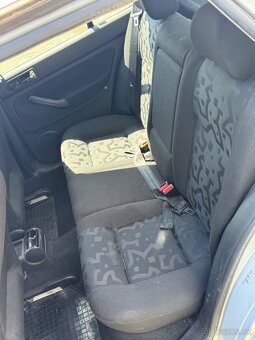 Volkswagen Golf 4 1.6 - 9