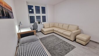 Na prenájom 3-izbový byt na Kollárovom nam. - 9