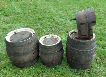 Drevené sudy + drevený lievik - 9