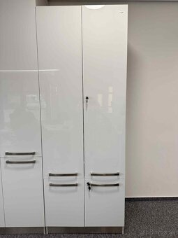 PREDÁME KANCELÁRSKY NÁBYTOK - 9