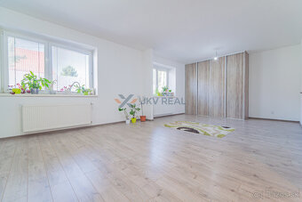 3D Obhliadka Veľký RD s bazénom priamo v Nových Zámkoch - 9