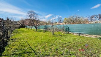 Na predaj rodinný dom vo V. Uherciach – pozemok 853 m2 – rek - 9