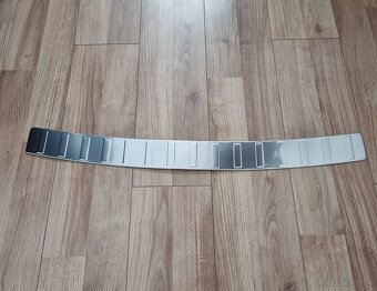 NEREZOVA LISTA NA KUFOR NA NAKLADACIU HRANU - 9