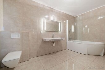 KOMÁROVCE - 4 IZBOVÝ RD 360 M2 SO SAUNOU, POZEMOK 3.629 M2 - 9