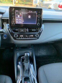 Toyota Corolla Hybrid 1,8 - 9