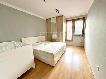 NA PREDAJ VEĽKOMETRÁŽNY 4-IZBOVÝ BYT SO STREŠNOU TERASOU... - 9