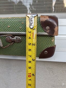 Staré hračky a kufrík - 9