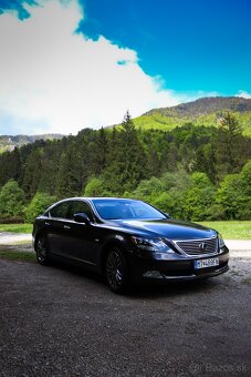Lexus LS600h 4x4 - 9