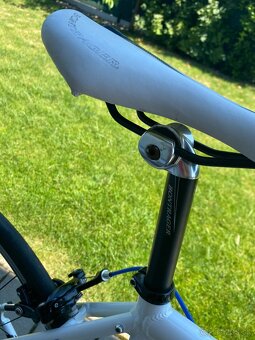 Predam cestny bicykel Trek - 9