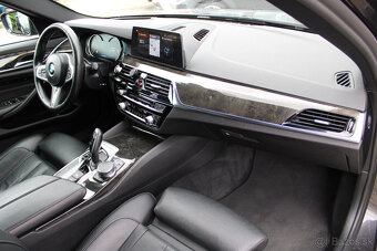 BMW Rad 5 Touring 540d xDrive A/T, 235kW , A8 , M-PACKET - 9