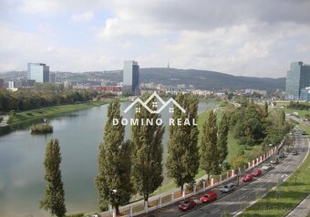 priestranný 2-izbový byt - 9