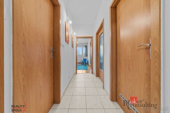 PREDAJ: 3-izb. byt, lodžia, balkón, garáž, Dúbravka - 9