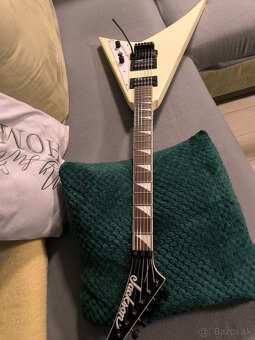 Predám Jackson Randy Rhoads 32 Ivory - 9