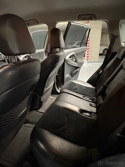 Toyota RAV4 2010 - 9