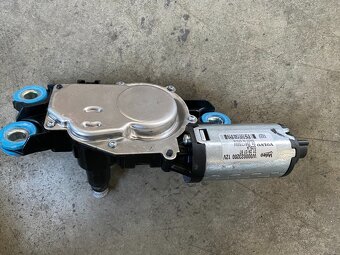 Rozpredam volvo XC60 I 2,4 d4 2008-2016 - 9