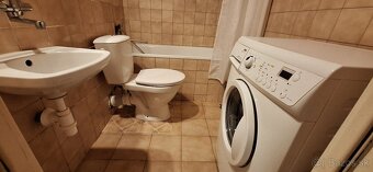 1,5 izbový byt s oddelenou spálničkou a kuchynkou. - 9