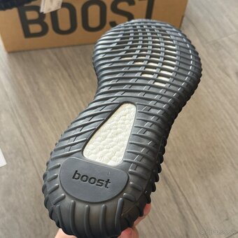 Yeezy Boost 350 V2 Onyx – veľkosť 42 2/3 (UK 8.5) - 9