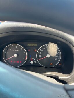 Hyundai accent 1,6 crdi - 9