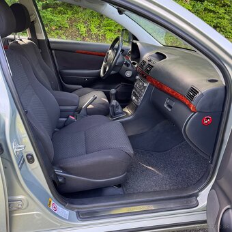 Toyota Avensis 1.8 - 9