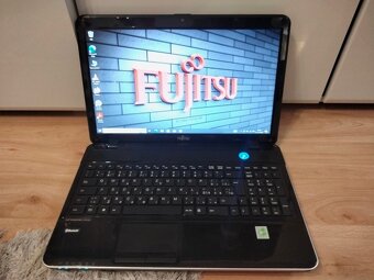15,6" Fujitsu Lifebook / Intel B960 / 250gb ssd / 8gb ram- - 9