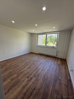 2 izb. byt s loggiou KVP Titogradská, nová rekonštrukcia - 9