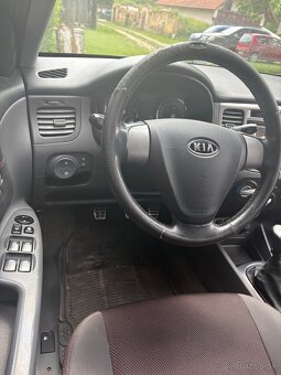 Na predaj: Kia Rio 1.4i (71 kW), benzín – r.v. 2008 - 9