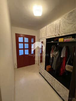 Reality KOMPLEX s.r.o. Vám ponúka rodinný dom s veľkým pozem - 9