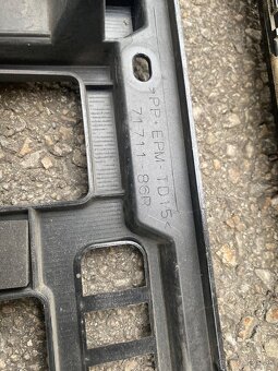 Suzuki Vitara III lift 18- predny naraznik - 9