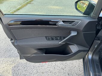 Volkswagen Touran model 2019 7 miestny - 9