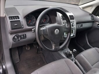 VW Touran 1.9 TDI .6ti-kvalt . Model 2008 - 9