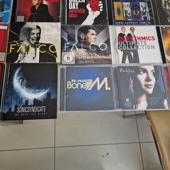 CD-čka...PINK FLOYD,IRON MAIDEN,NIGHTWISH,GUNS N ROSES,DOORS - 9
