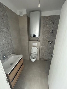 4 izb. Chorvátsko, Makarska, 122m2, terasa, p.2/3, 2x parkin - 9
