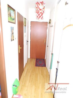 Na predaj - 2 izbový tehlový byt s balkónom, Blízke centrum - 9