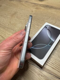 Apple iPhone 16 Pro 512GB - 9