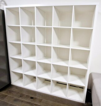 Kallax IKEA 5x5 kniznica alebo predelovacia stena super stav - 9