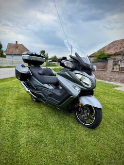 Suzuki Burgman 650 - 9