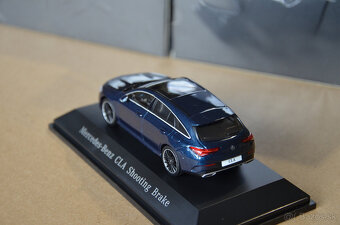 1:43 Mercedes - 9