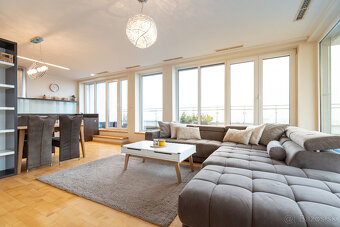 LUXUSNÝ 4 IZB BYT (Penthouse) s TERASOU s VÝHĽADOM na MESTO - 9