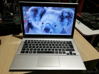 Sony. 13,3“. Dotyková obrazovka. - 9