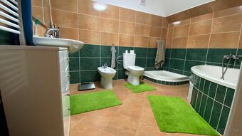 Dvojgeneračný 6 izb. RD, vyhľadávaná pokojná lokalita, Ruž - 9