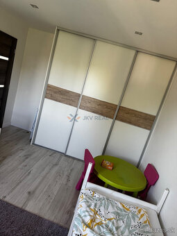 Na prenájom priestranný 3-izb. - 80m² byt s balkónom v Lomni - 9