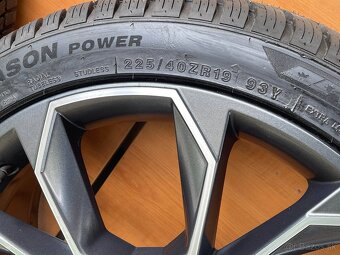 EXTREME GRAU  orig.skoda225 40 R19 5x112  7,5j x19 ET 51 VW  - 9