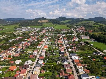 REZERVOVANÉ Na predaj krásny stavebný pozemok v obci... - 9