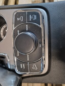 Diely interiéru Jeep Grand Cherokee WK2 2017 Summit - 9