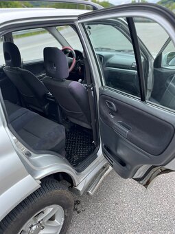 Suzuki Grand Vitara 2.0 benzín - 9