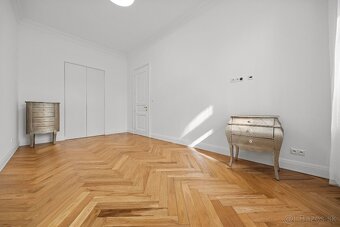Elegantný staromestský 4i na Leškovej ul. na prenájom. - 9