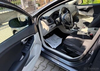 Volvo V40 1,6i pravidelný sevis Top stav benzín manuál 88 kw - 9