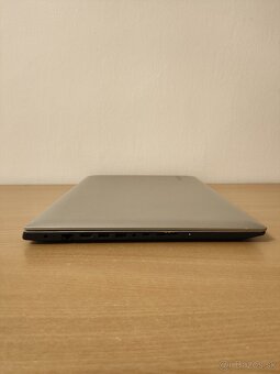 Lenovo 330-17IKB | Core i5 • 8GB RAM • SSD - 9