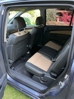 Lacno predám 7 miestny Opel Zafira B // 2006 - 9