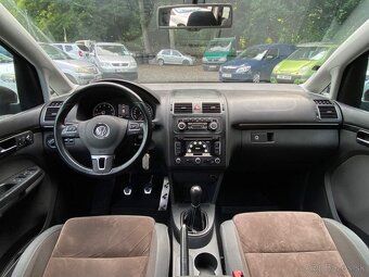 VW Touran 1.4 TSI 103 kW Highline 2010 xenony tažné serviska - 9